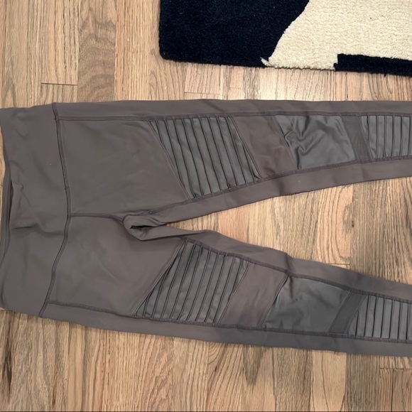 Alo Yoga Moro Legging - Picture 1 of 2